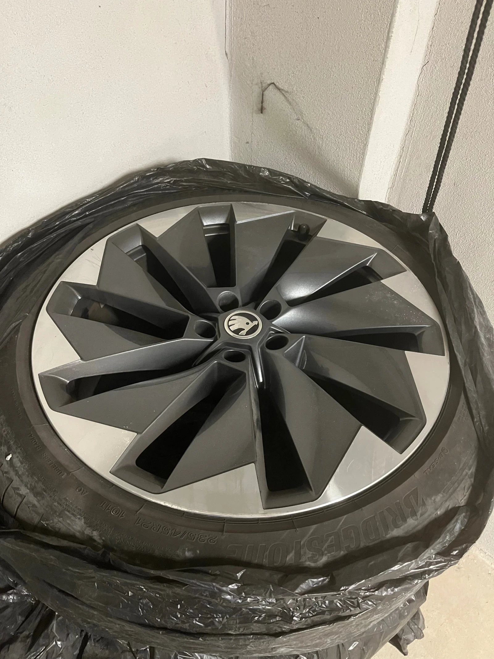 ���� � ������ 235/45R21 | Mobile.bg � ����������� 1