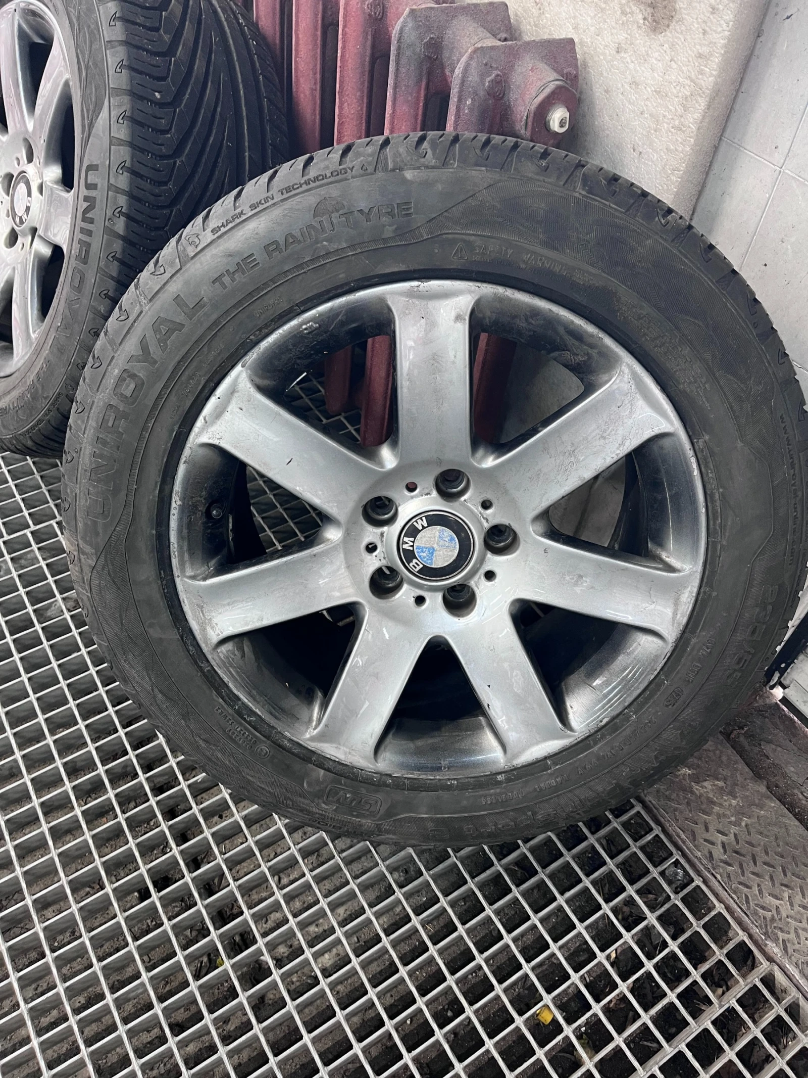 Гуми Летни 235/55R17, снимка 2 - Гуми и джанти - 54407244