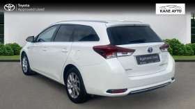 Toyota Auris 1.8H Executive, снимка 2