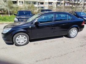 Opel Astra лимузина