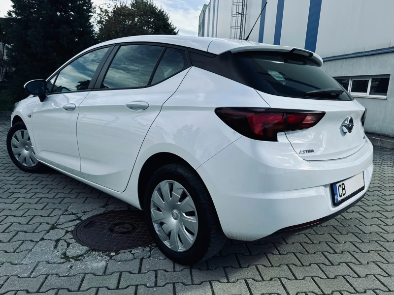 Opel Astra 1.6 CDTI, снимка 4 - Автомобили и джипове - 47556613