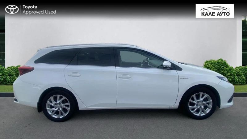 Toyota Auris 1.8H Executive, снимка 17 - Автомобили и джипове - 48851064