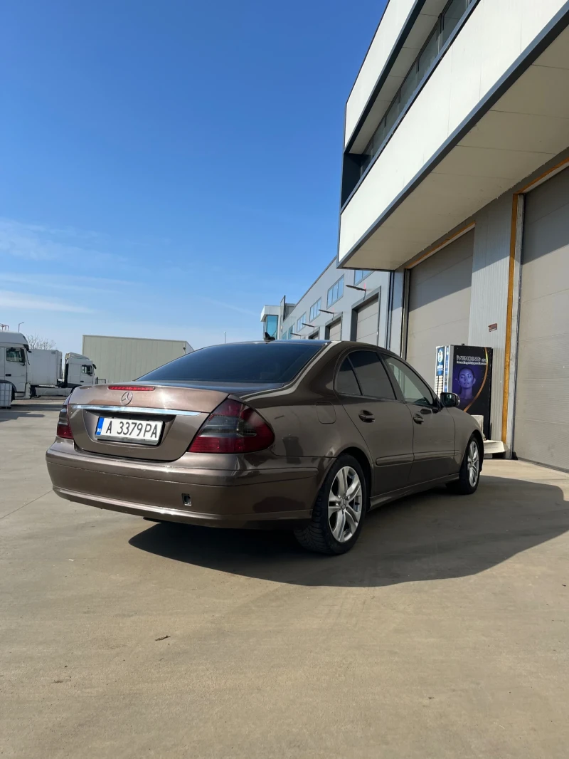 Mercedes-Benz E 200, снимка 6 - Автомобили и джипове - 49511021