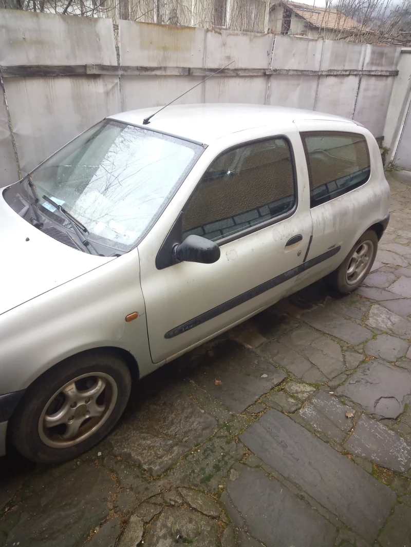 Renault Clio, снимка 2 - Автомобили и джипове - 53000627