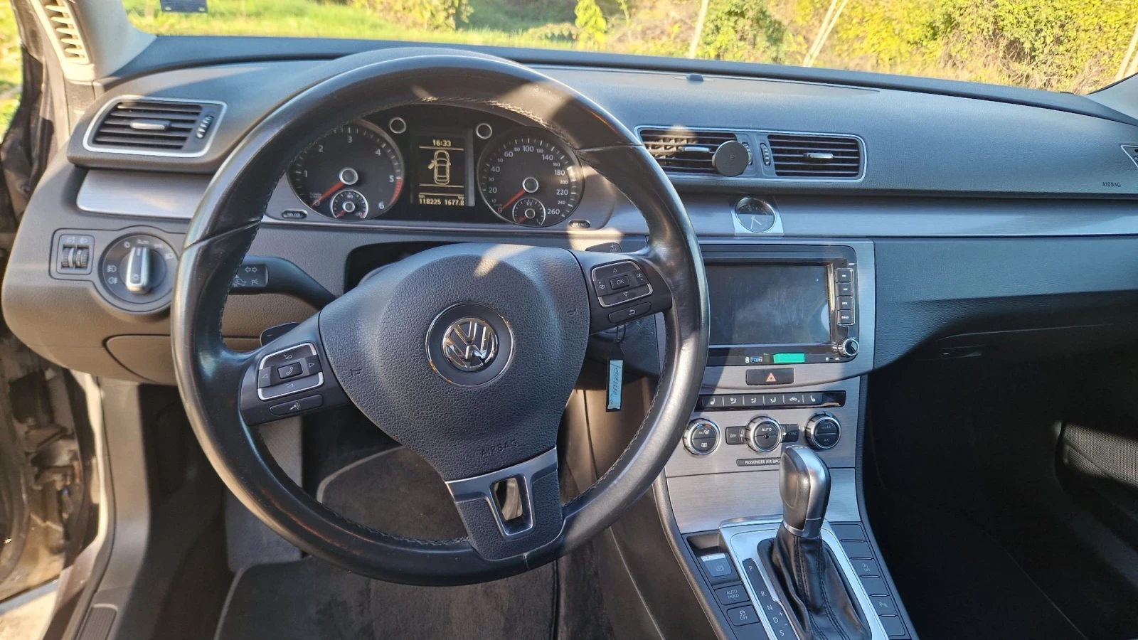 VW Passat 2.0TDI 126 000км седан - изображение 9