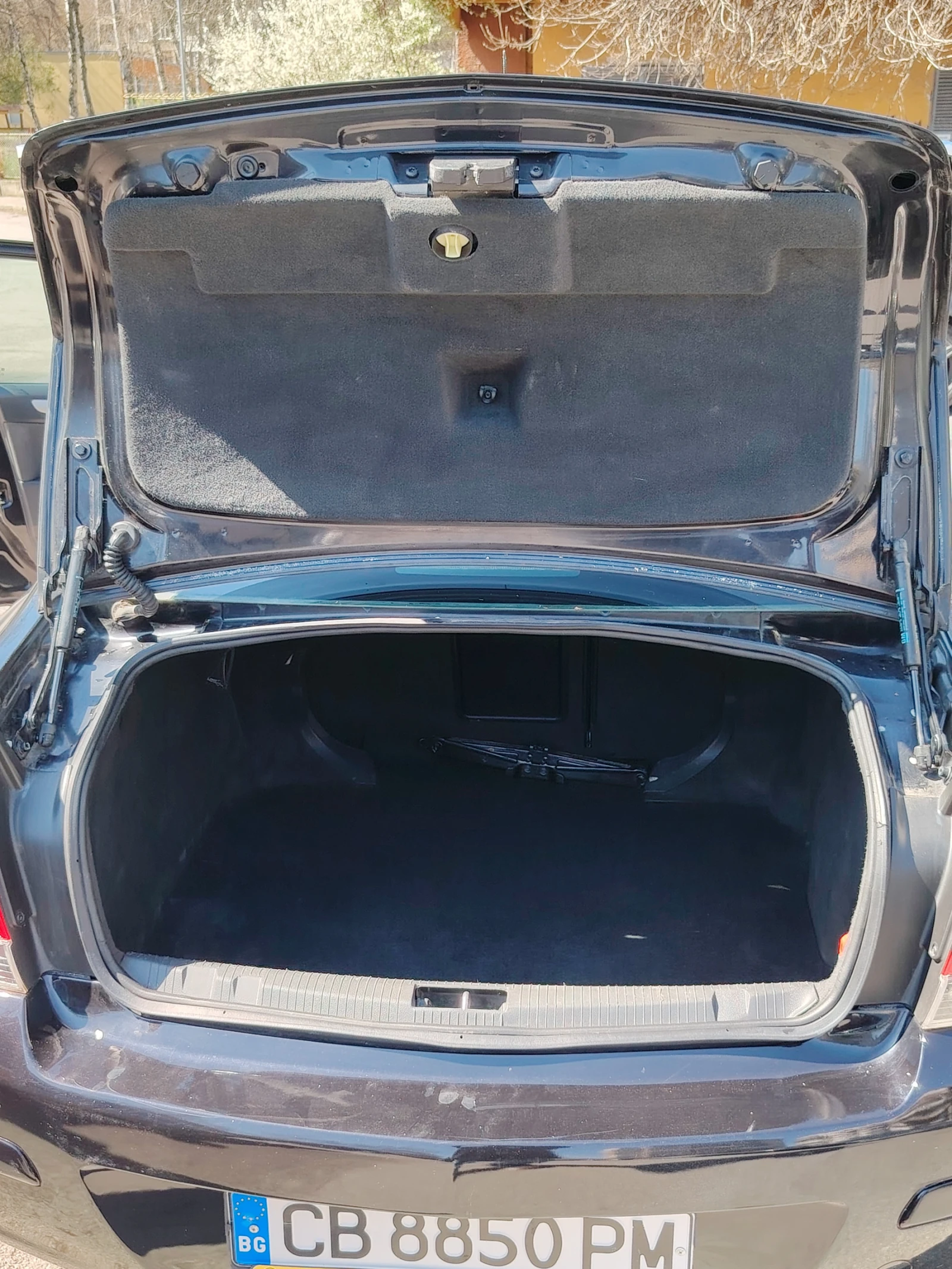 Opel Astra лимузина, снимка 4 - Автомобили и джипове - 53768007