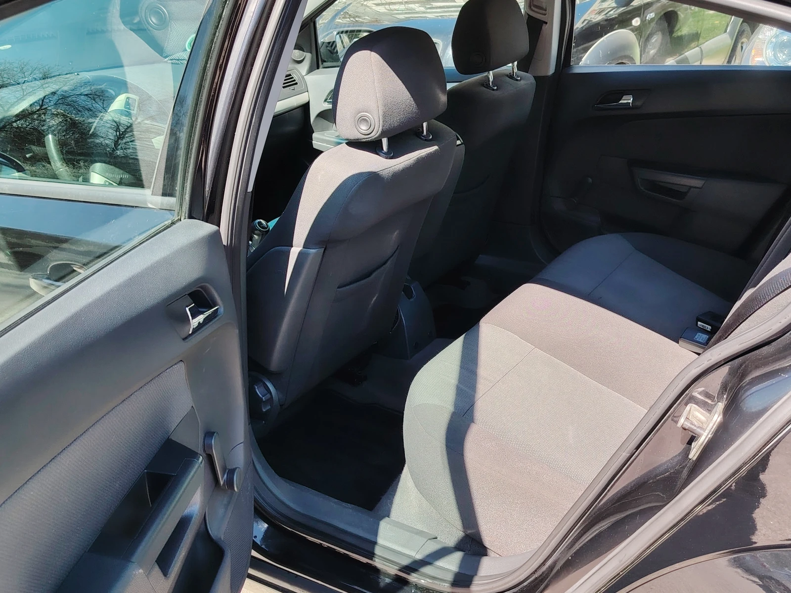 Opel Astra лимузина, снимка 6 - Автомобили и джипове - 53768007