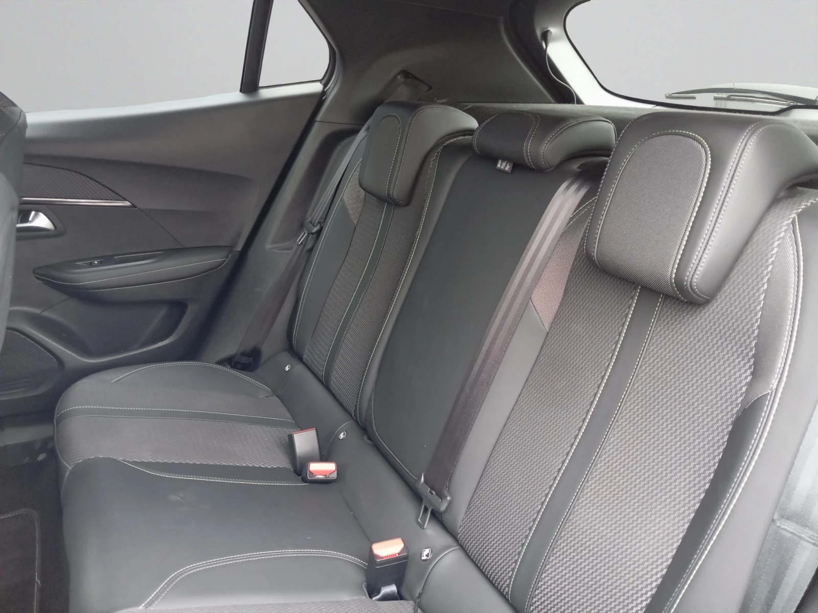 Peugeot 2008 GT 1.2 PureTech 130 EAT8 EURO 6.4, снимка 12 - Автомобили и джипове - 54027781