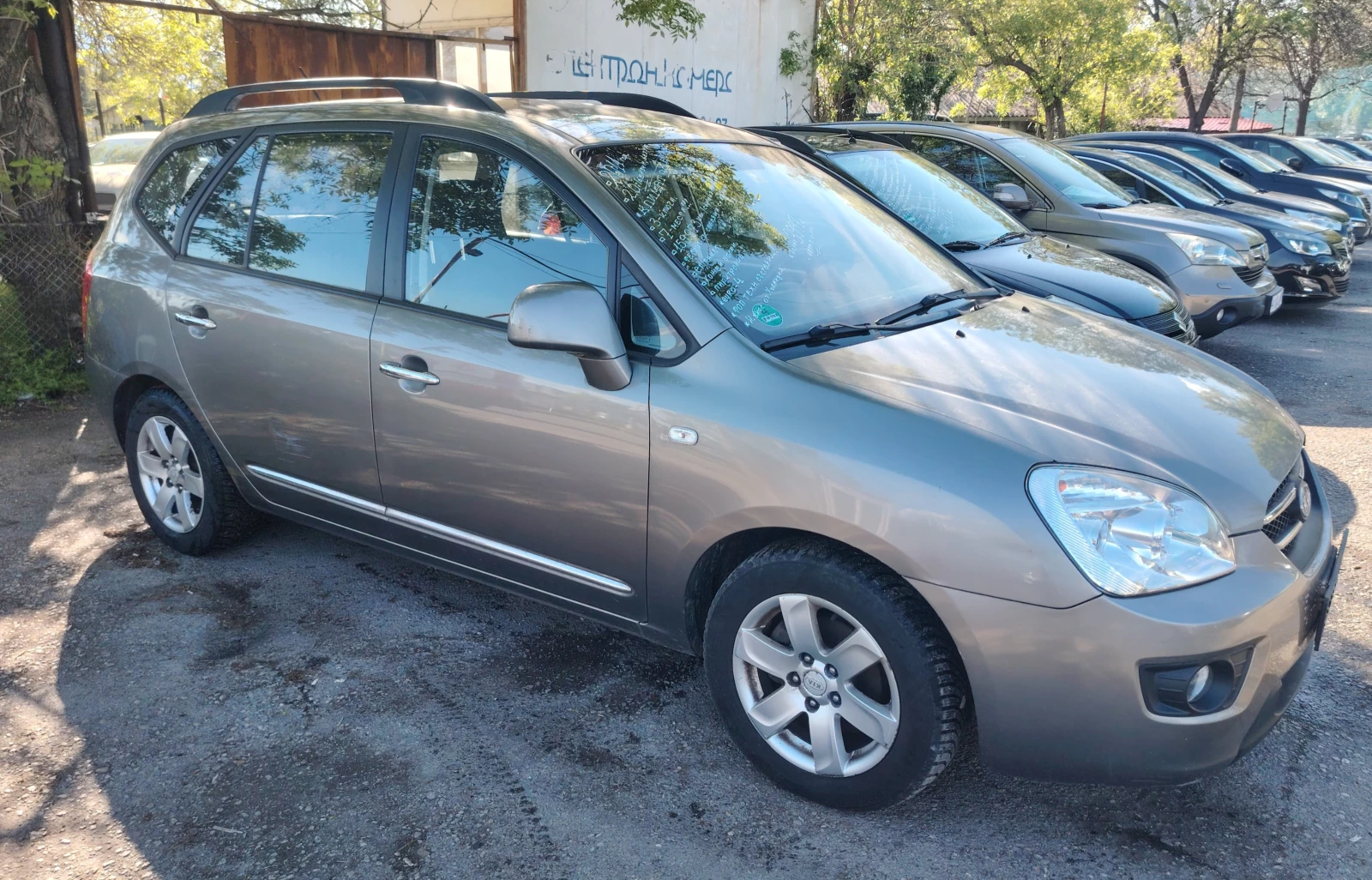 Kia Carens 2.0i/ 6+ 1 места , снимка 3 - Автомобили и джипове - 54430467