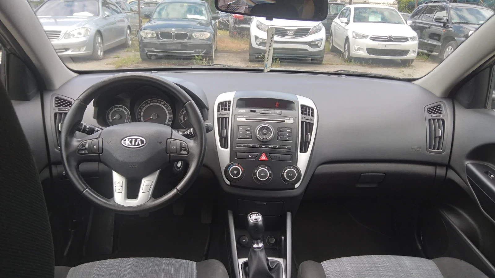 Kia Ceed 1.6i  125кс. Бензин, снимка 9 - Автомобили и джипове - 54885390