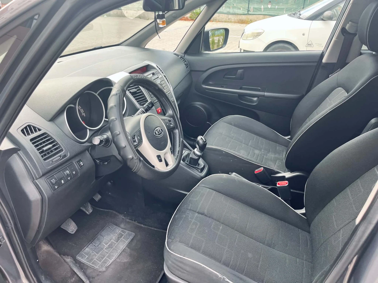 Kia Venga 1.4 газ/бензин, снимка 5 - Автомобили и джипове - 55105510