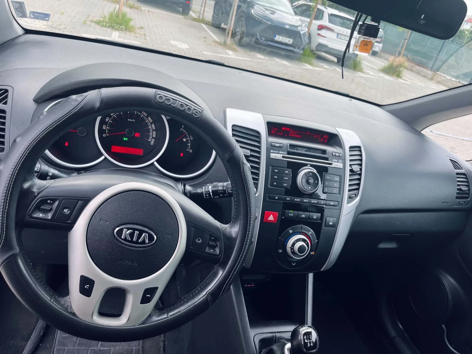 Kia Venga 1.4 газ/бензин, снимка 2 - Автомобили и джипове - 55105510