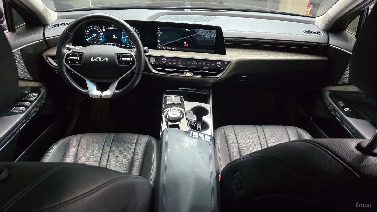 Kia K8 2WD Noblesse Light* КОЖА* ОБДУХВ* НАВИ* КАМЕРА, снимка 5 - Автомобили и джипове - 55513718
