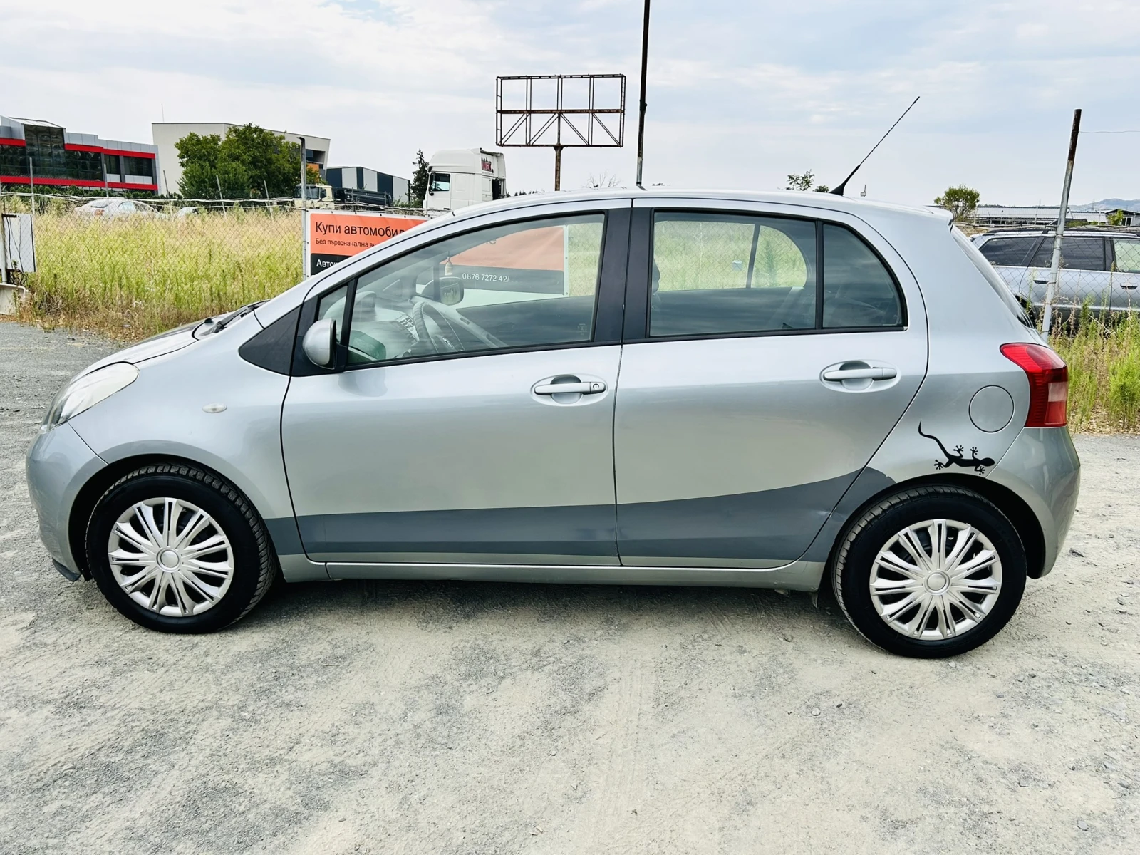 Toyota Yaris 1.0i* LPG* Klima, снимка 2 - Автомобили и джипове - 55927801