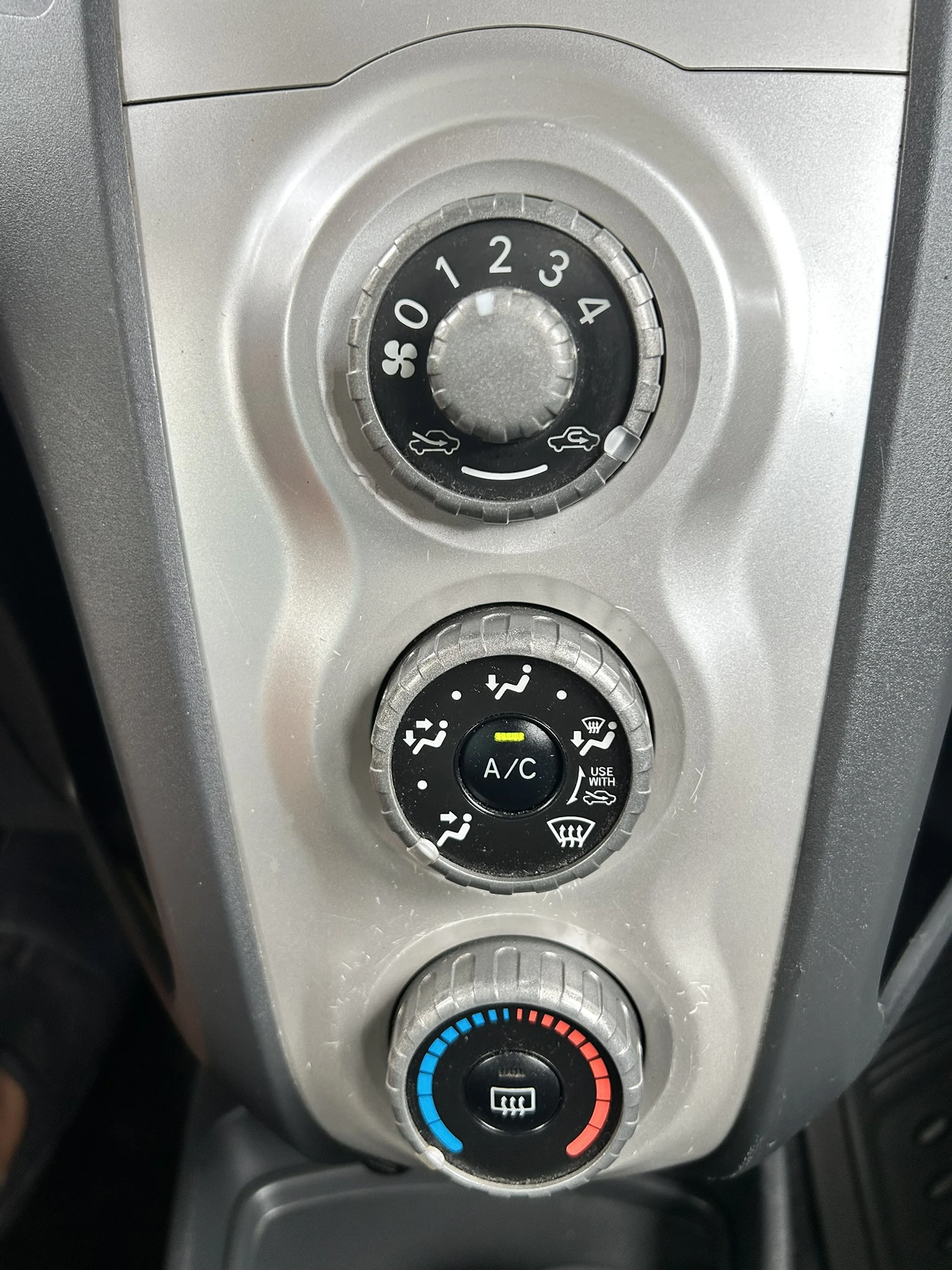 Toyota Yaris 1.0i* LPG* Klima, снимка 13 - Автомобили и джипове - 55927801