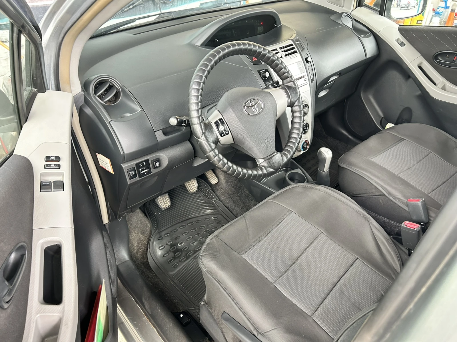 Toyota Yaris 1.0i* LPG* Klima, снимка 9 - Автомобили и джипове - 55927801