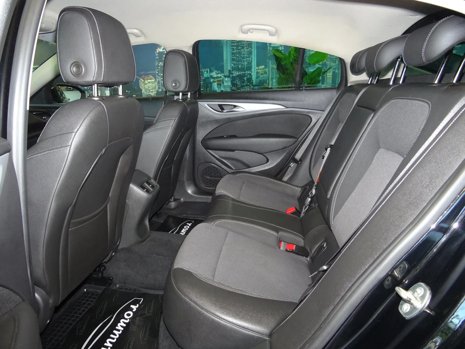 Opel Insignia Grand Sport 1.6CDTI 136, снимка 13 - Автомобили и джипове - 56119748
