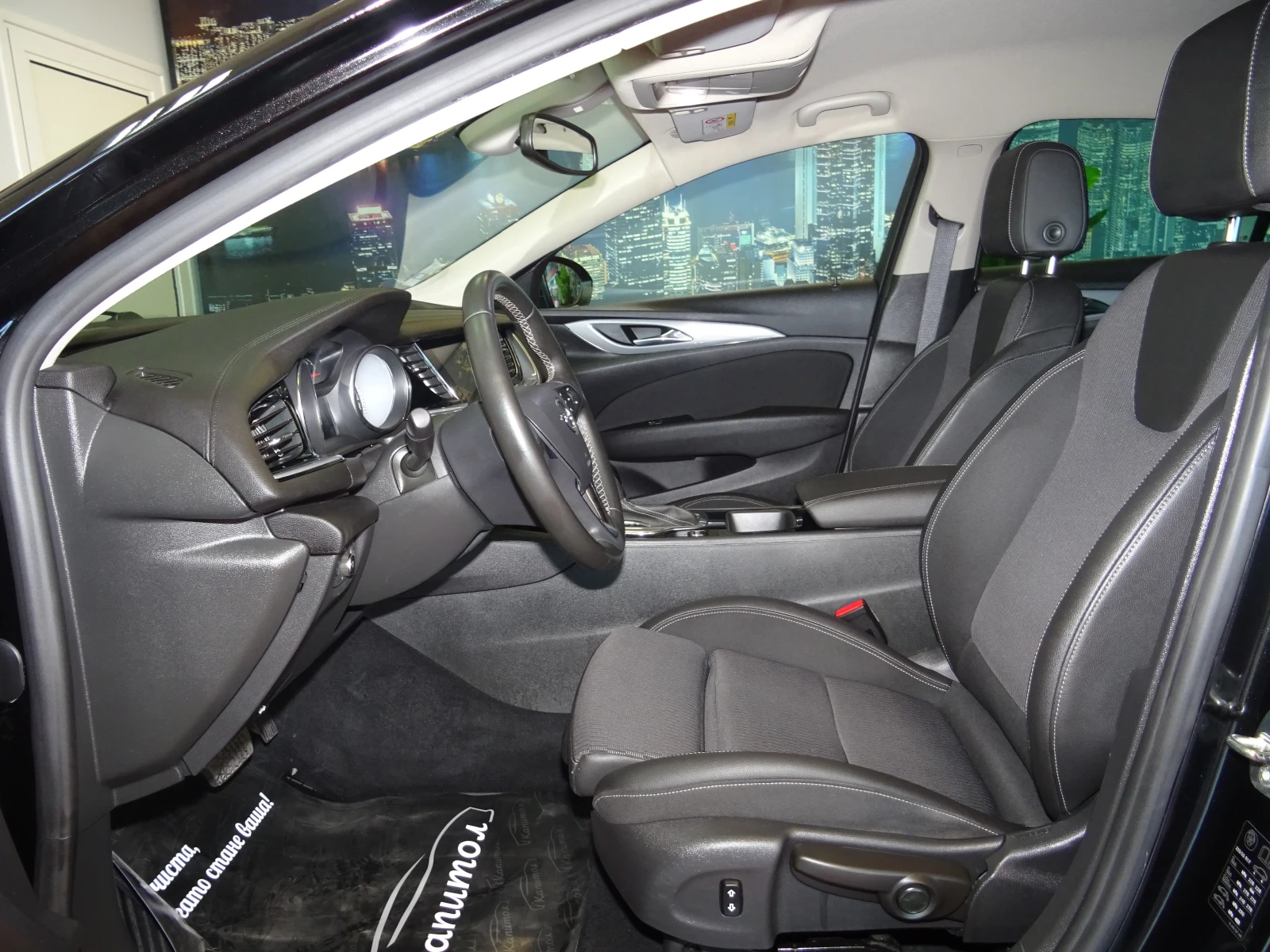 Opel Insignia Grand Sport 1.6CDTI 136, снимка 7 - Автомобили и джипове - 56119748