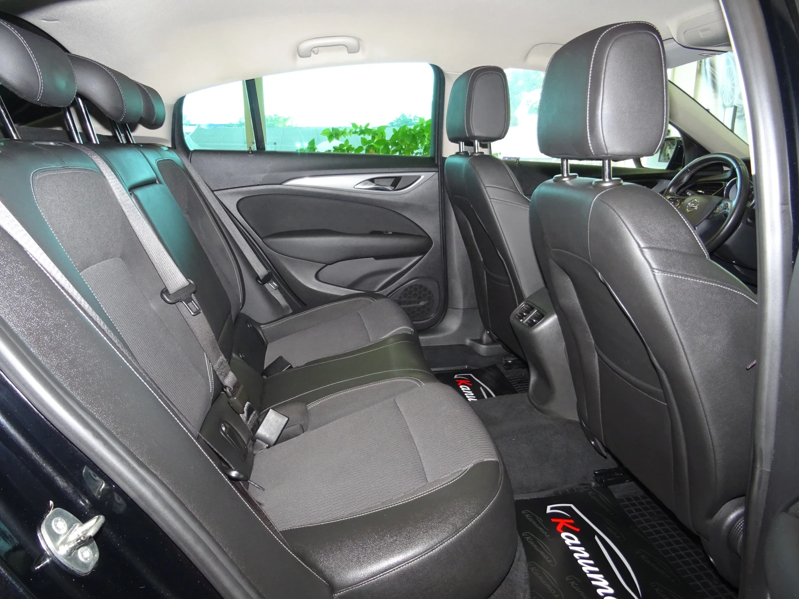 Opel Insignia Grand Sport 1.6CDTI 136, снимка 14 - Автомобили и джипове - 56119748