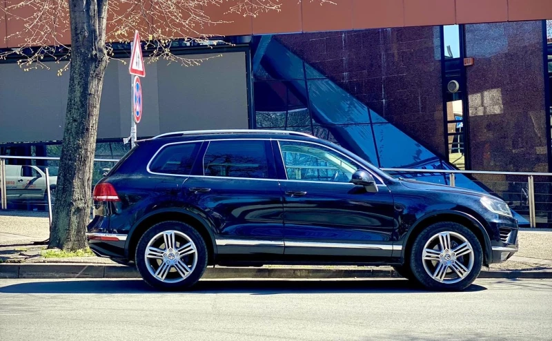 VW Touareg 3.0 TDI V6, снимка 5 - Автомобили и джипове - 47504483