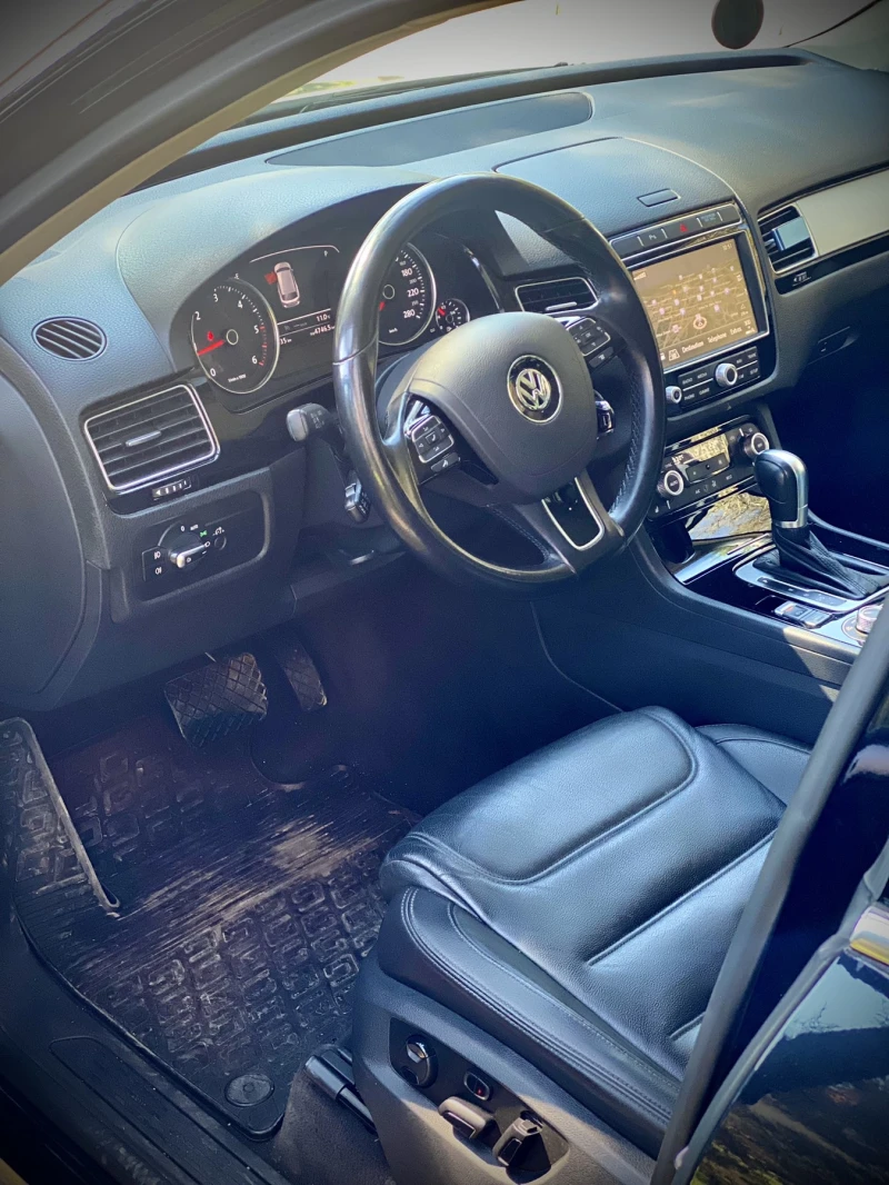 VW Touareg 3.0 TDI V6, снимка 7 - Автомобили и джипове - 47504483