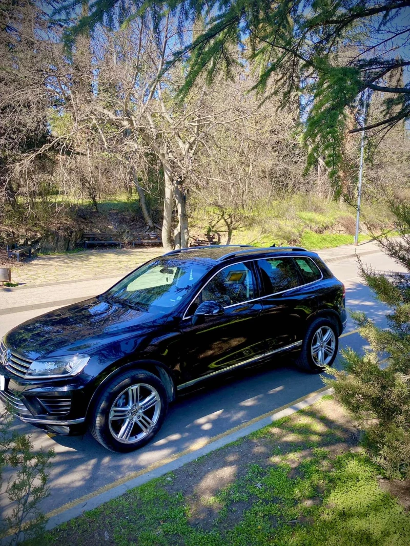 VW Touareg 3.0 TDI V6, снимка 3 - Автомобили и джипове - 47504483