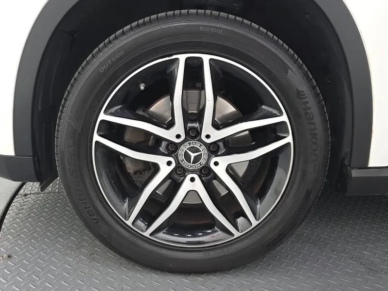 Mercedes-Benz GLA 200 Premium, снимка 5 - Автомобили и джипове - 55883658