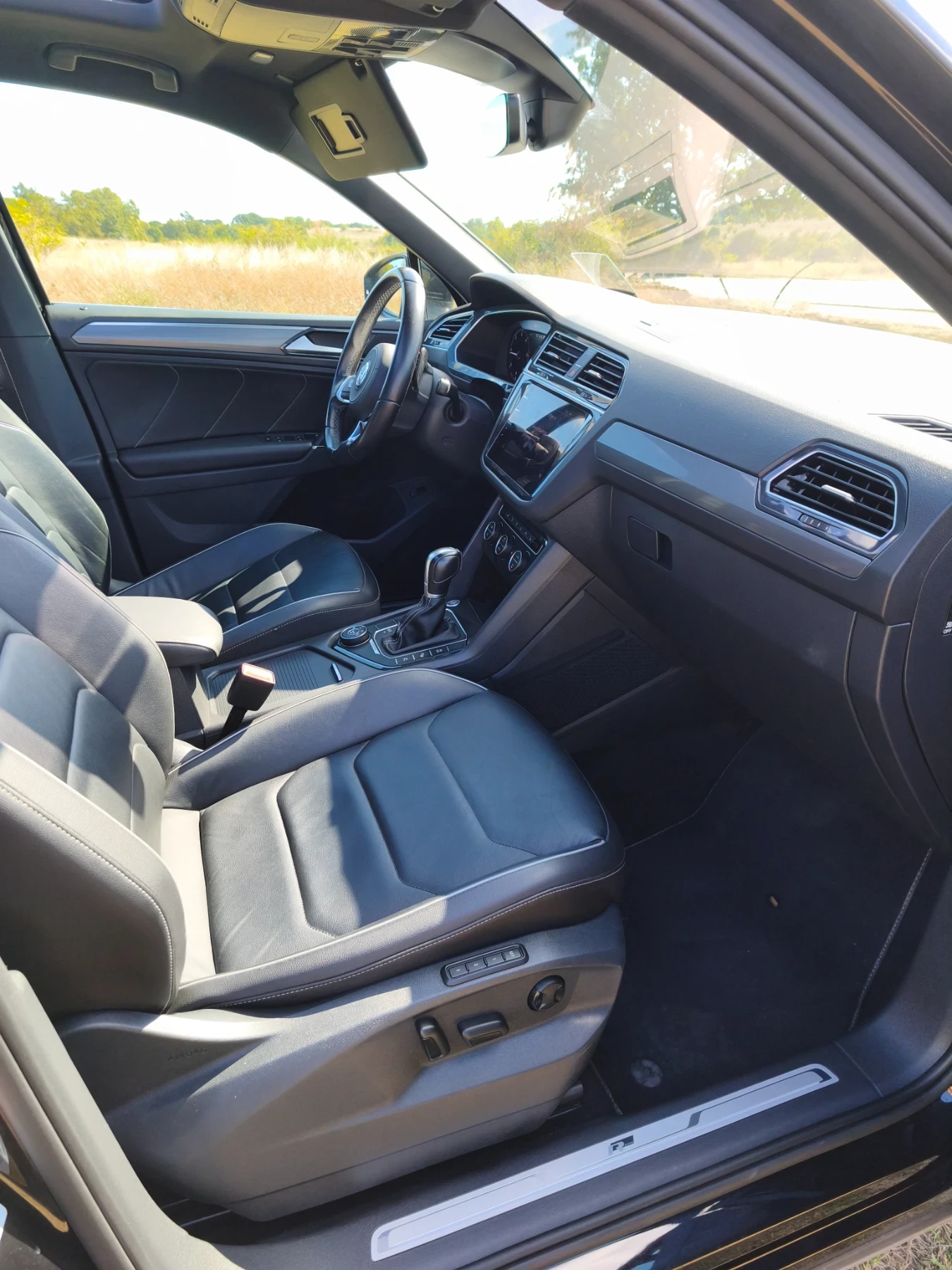 VW Tiguan R-line 4MOTION, снимка 11 - Автомобили и джипове - 56132075