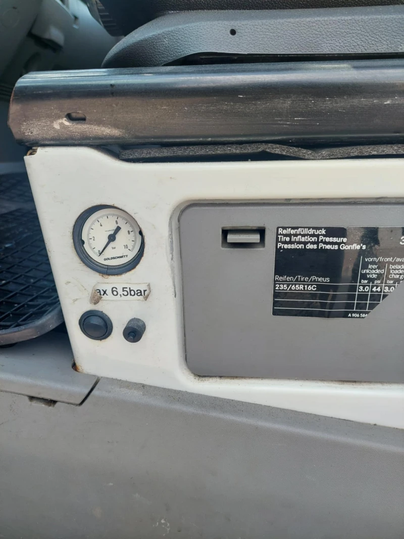 VW Crafter 2.5TDI, снимка 8 - Бусове и автобуси - 52136792