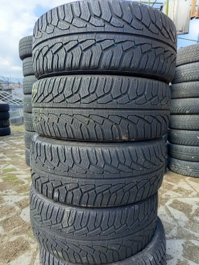 Гуми Зимни 225/40R18, снимка 1 - Гуми и джанти - 49277735