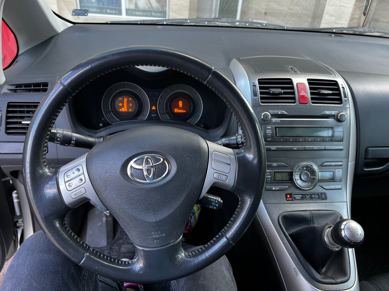 Toyota Auris, снимка 9 - Автомобили и джипове - 45952646