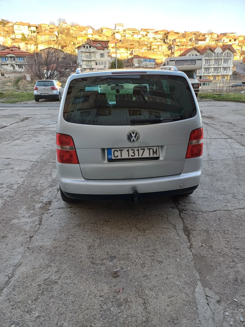 VW Touran, снимка 4 - Автомобили и джипове - 48559360