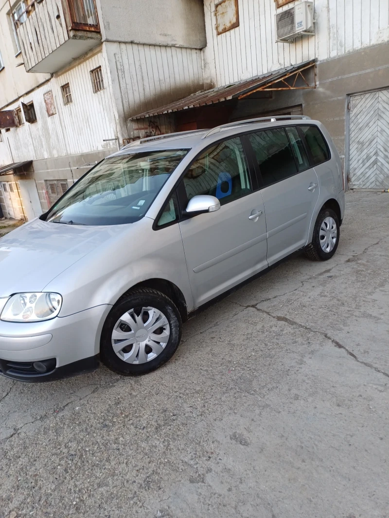 VW Touran, снимка 5 - Автомобили и джипове - 48559360