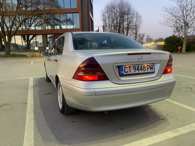 Mercedes-Benz C 220 2.2 дизел АВТОМАТИК, снимка 3 - Автомобили и джипове - 49565457