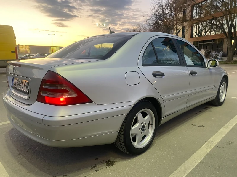 Mercedes-Benz C 220 2.2 дизел АВТОМАТИК, снимка 4 - Автомобили и джипове - 49565457