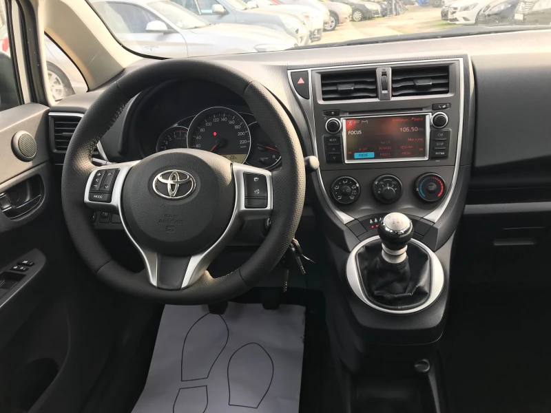 Toyota Verso S 1.3vvti-99кс-6ск., снимка 14 - Автомобили и джипове - 52500107