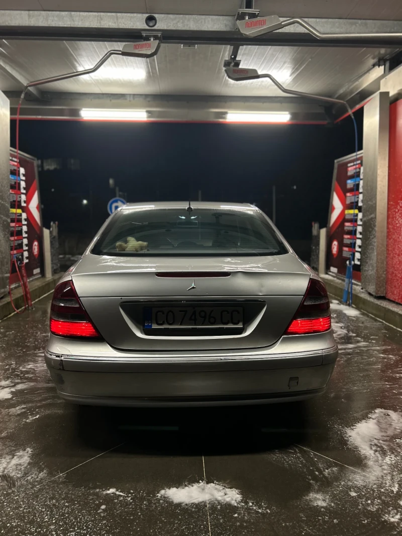 Mercedes-Benz E 220, снимка 2 - Автомобили и джипове - 53449070