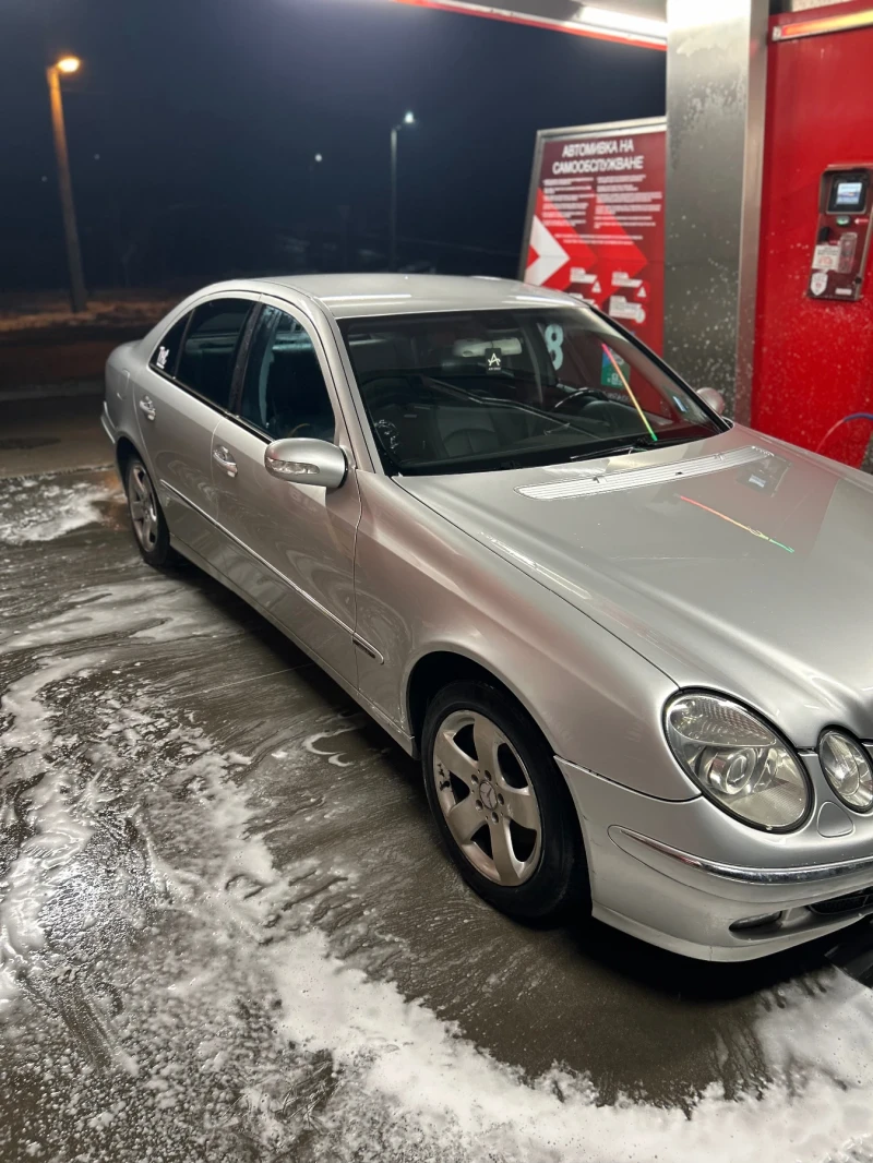 Mercedes-Benz E 220, снимка 3 - Автомобили и джипове - 53449070