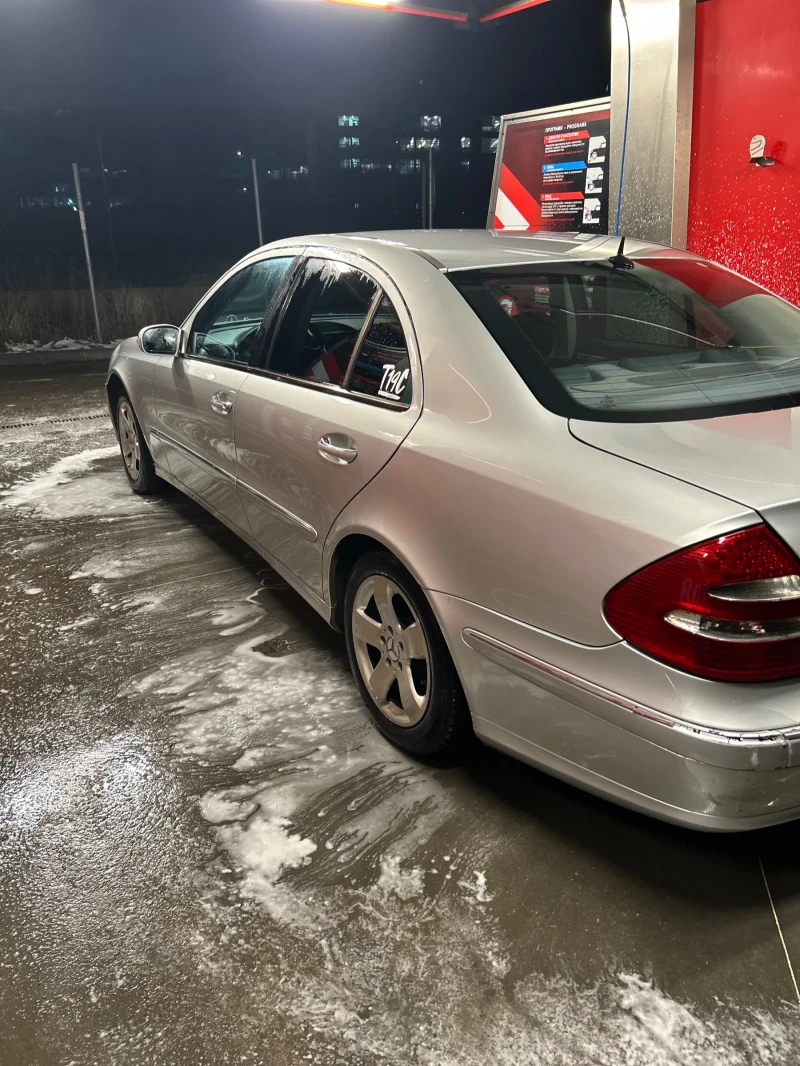 Mercedes-Benz E 220, снимка 5 - Автомобили и джипове - 53449070
