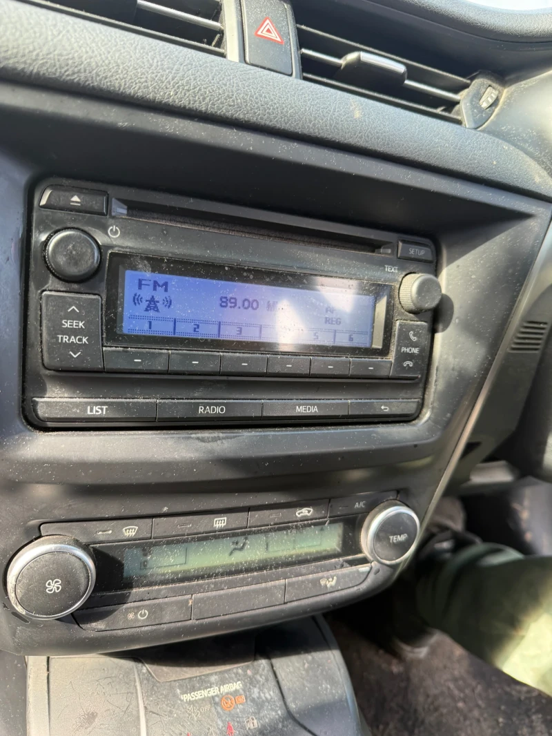 Toyota Avensis, снимка 14 - Автомобили и джипове - 53451997