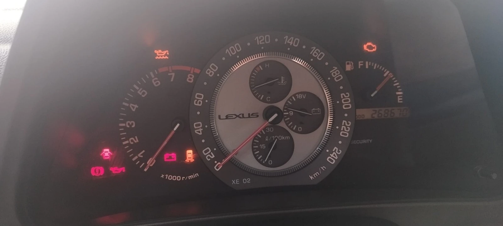 Lexus IS 200 200 - изображение 7