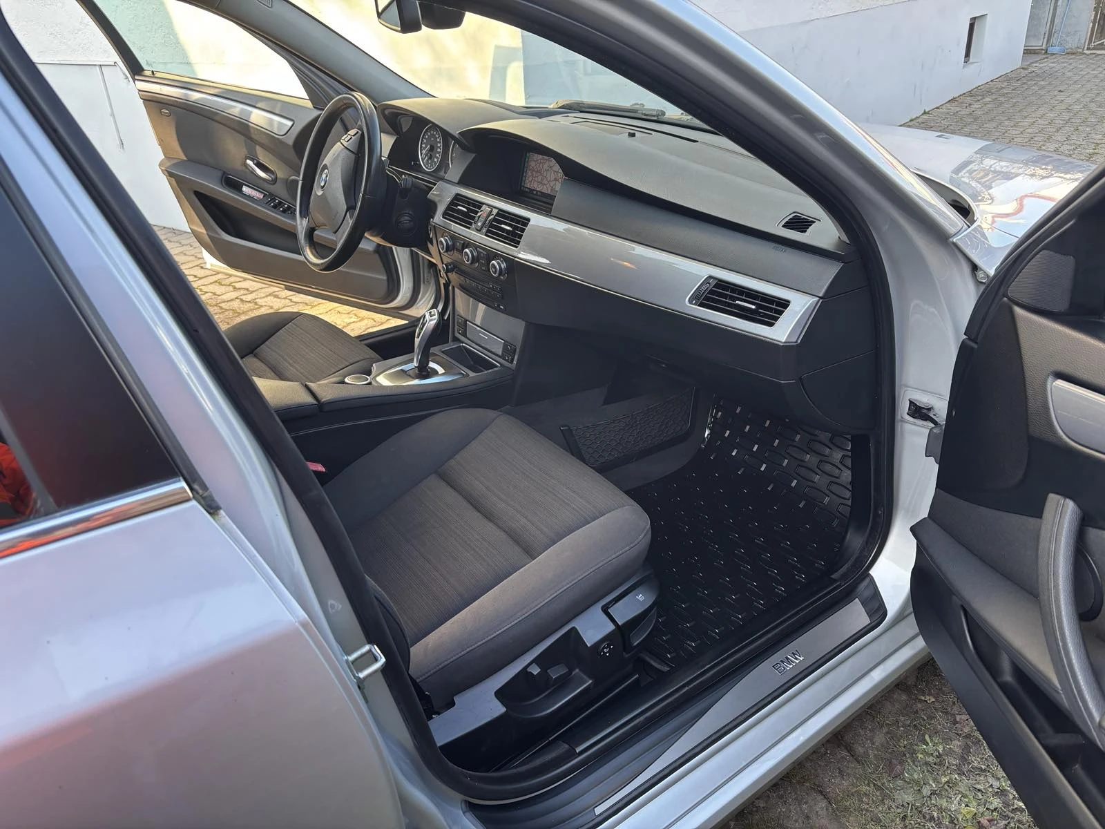 BMW 523 E60 - изображение 7