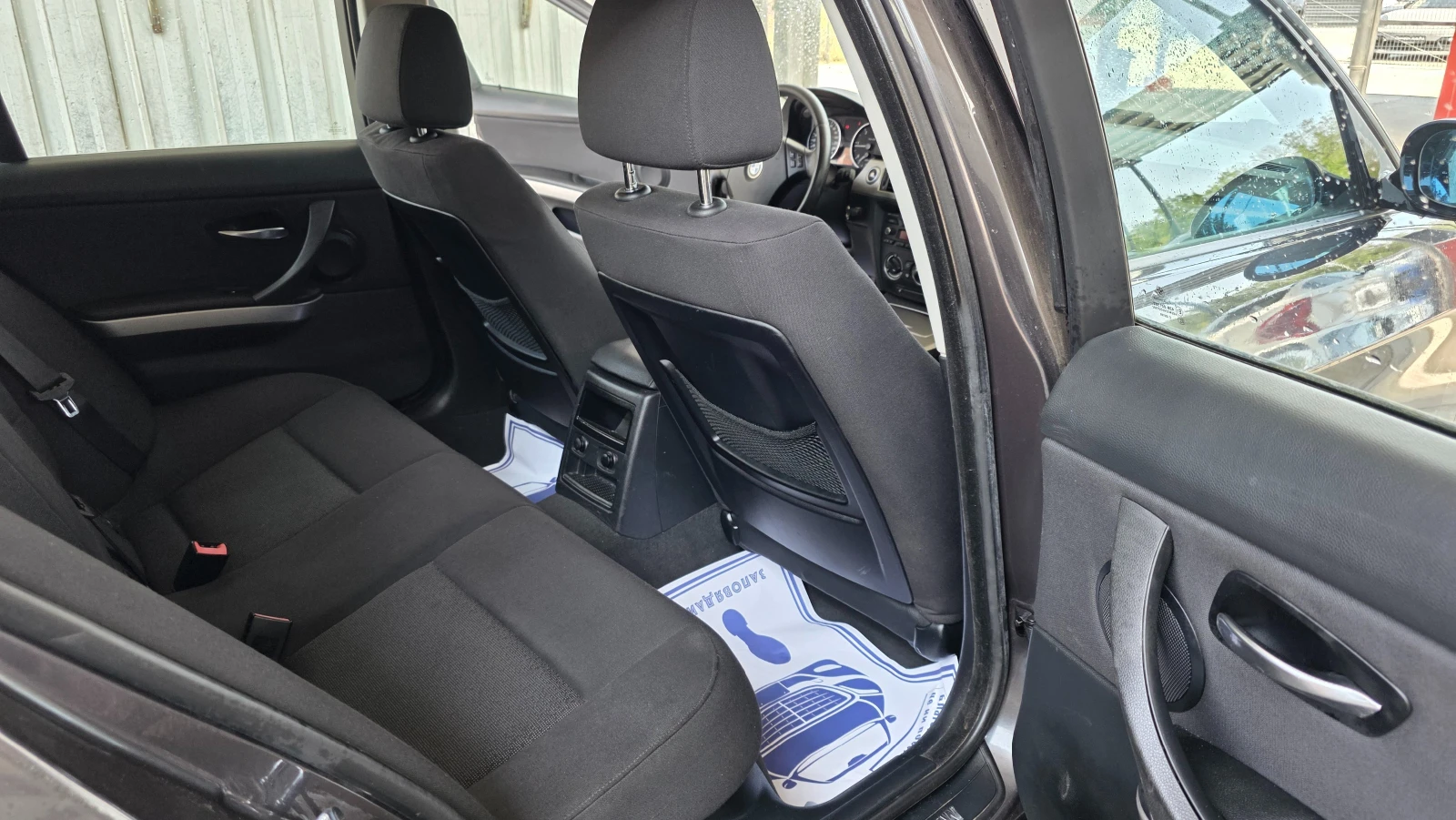 BMW 320 KATO ЧИСТО НОВ, снимка 10 - Автомобили и джипове - 53773125