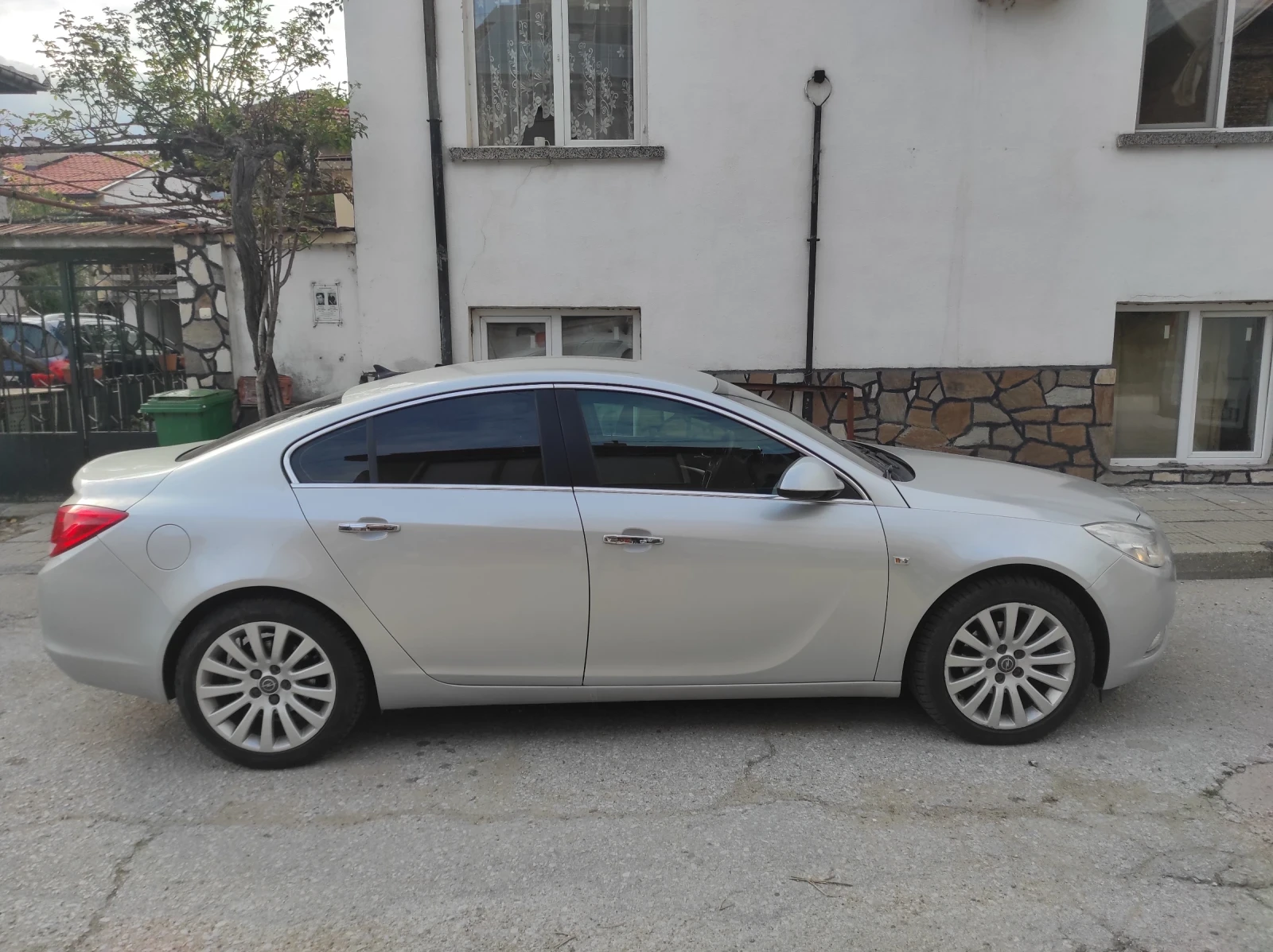 Opel Insignia, снимка 2 - Автомобили и джипове - 54057438