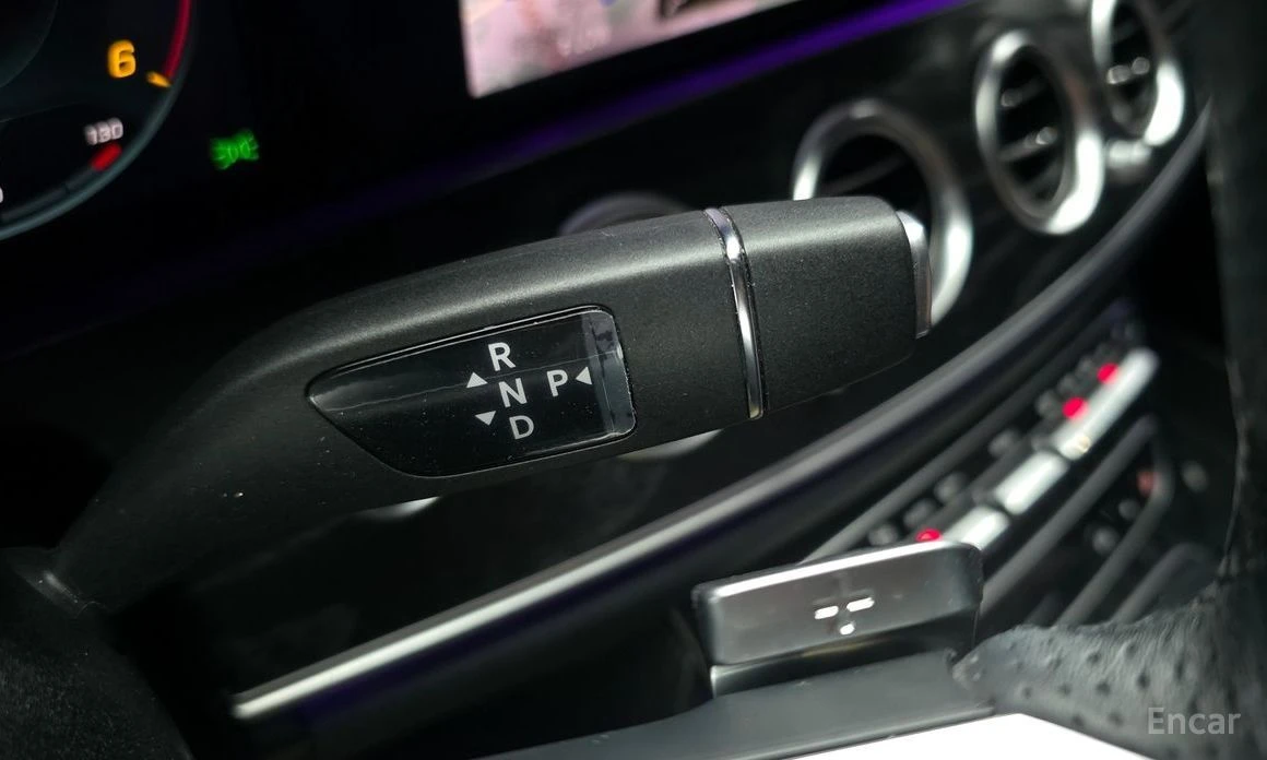 Mercedes-Benz E 220, снимка 9 - Автомобили и джипове - 54152462