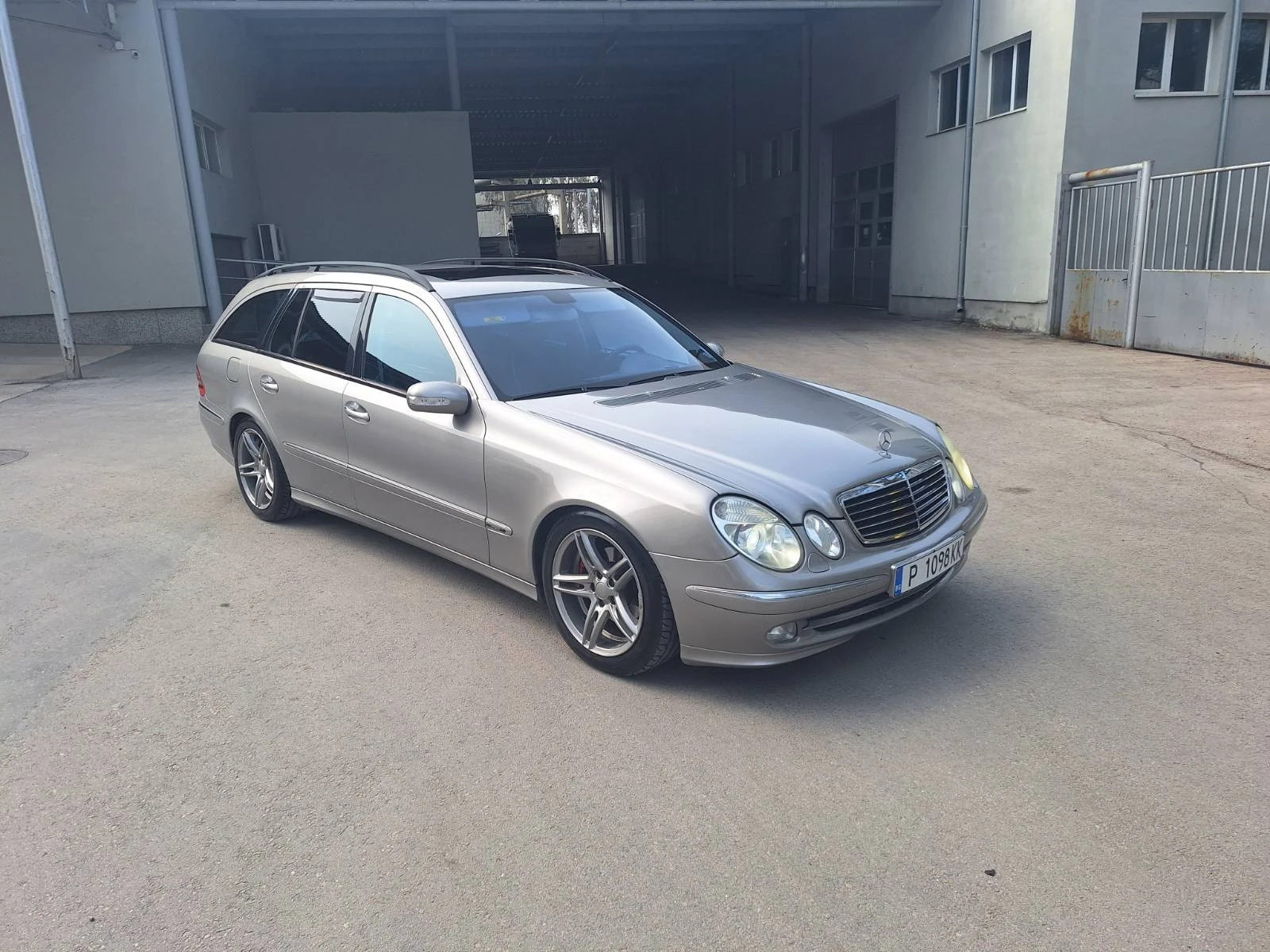 Mercedes-Benz E 270