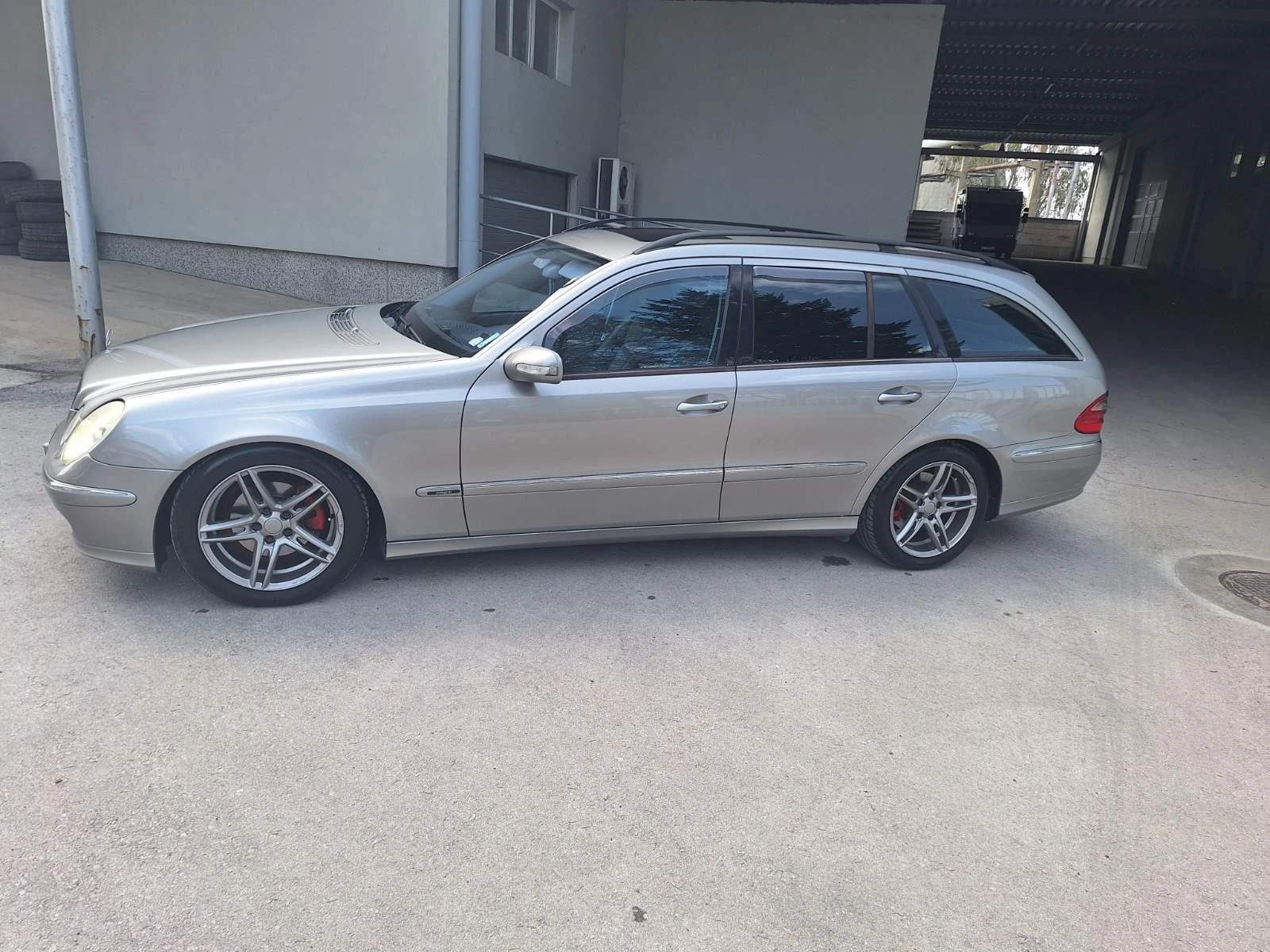 Mercedes-Benz E 270, снимка 17 - Автомобили и джипове - 54289980