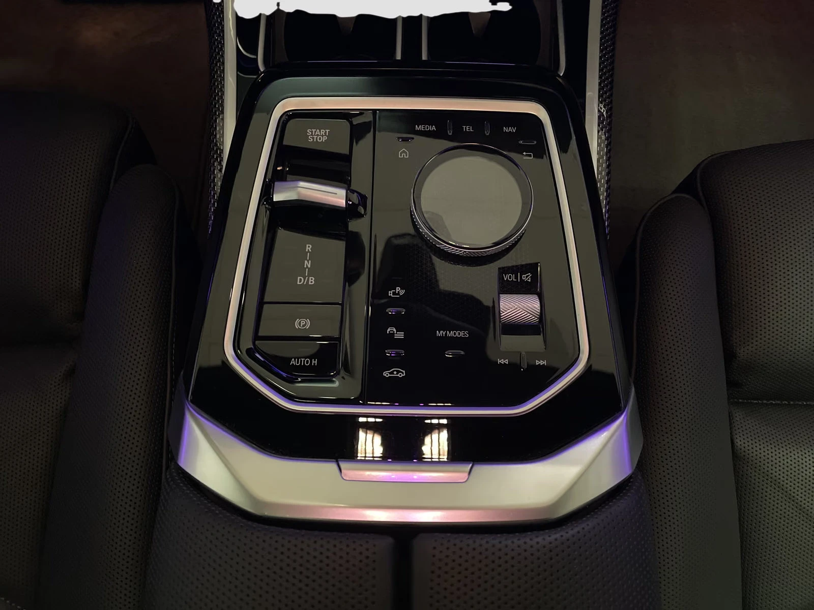 BMW i7 eDRIVE/50/M-SPORT/PANO/360/ACC/VENT/RWD/900z, снимка 12 - Автомобили и джипове - 56193768