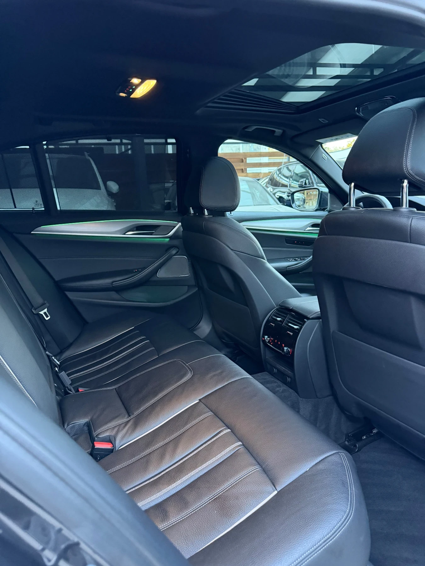 BMW 540 540i xDrive M-Pack, снимка 16 - Автомобили и джипове - 56624629