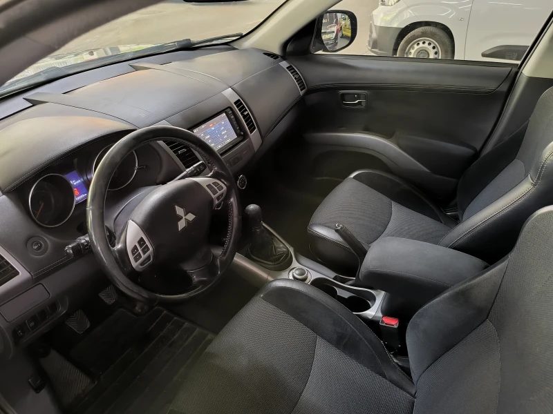 Mitsubishi Outlander 2.0d 6 ск., снимка 2 - Автомобили и джипове - 51968805